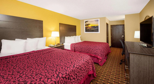 Четырёхместный номер Standard Days Inn by Wyndham Carthage