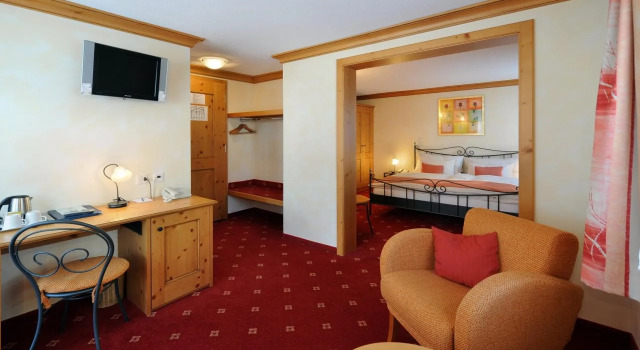 Hotel Tschugge, Забронировать Отель Отели Церматт с парковкой, рядом с Горнолыжный подъемник Маттерхорн Гласье Парадайз, Парковка