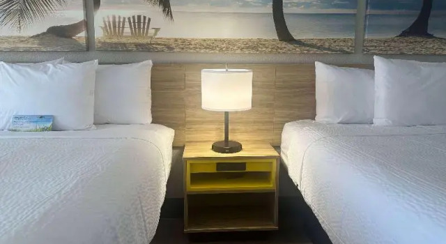 Четырёхместный номер Standard Days Inn by Wyndham Fort Myers