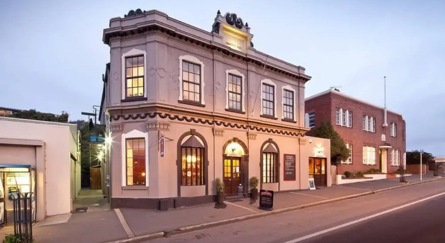 The Port Chalmers Heritage suite 2 Bdrm, Забронировать Отель Порт-Чалмерс Данидин