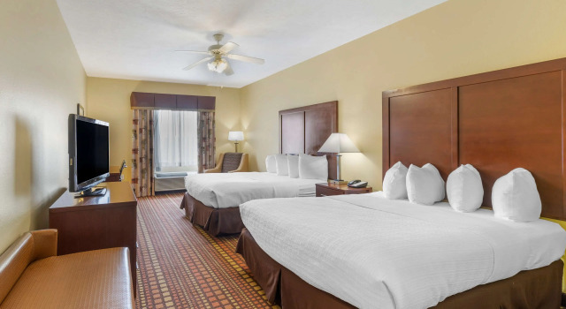 Четырёхместный номер Standard Best Western Plus Gadsden Hotel & Suites