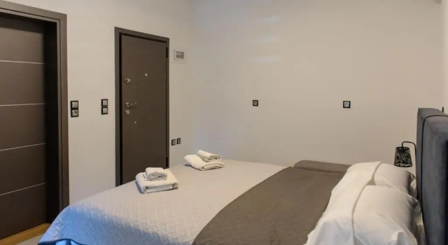 Casa d' Irene near airport, 200 mtrs from the beach, Artemis center