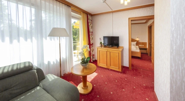 Трёхместный люкс Parkhotel an der Therme