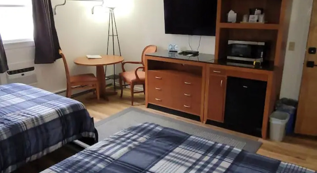 Четырёхместный номер Comfort West Bethel Motel