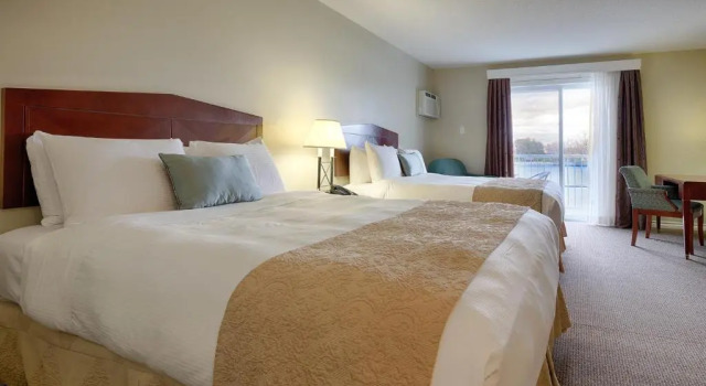 Четырёхместный номер Superior с видом на реку Auberge Handfield et Spa