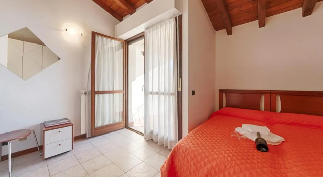 Апартаменты 3-Bedroom Lakeview Apartment At The Lake