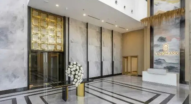 Premier Condotel Landmark 81 – Skyline View & Full Services