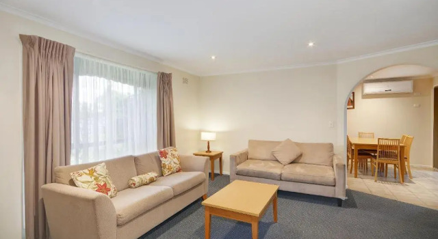 Апартаменты Parkwood Motel and Apartments