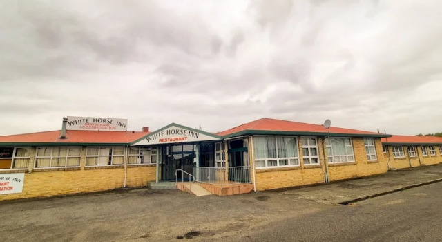 White Horse Inn Restaurant & Motel, Rezerwuj Motel Hotele w Auckland Region z parkingiem, Parking