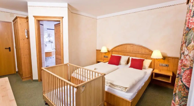 Трёхместный номер Standard AKZENT Hotel Krone