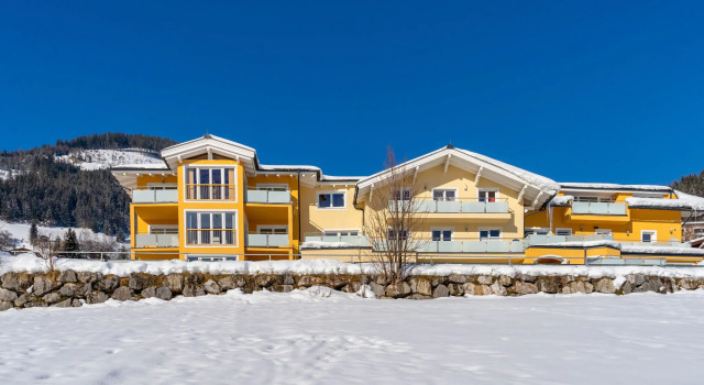 Hilltop apartment in Piesendorf with balcony