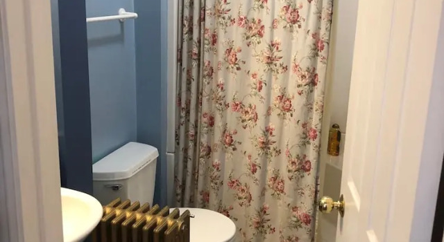 Четырёхместный номер Standard Hickory House Inn
