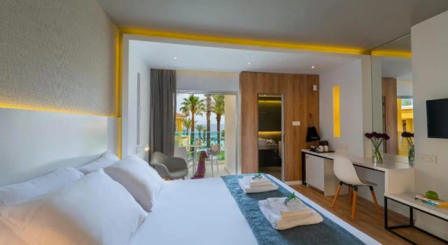Standardowy dwuosobowy pokój i balkonem Malama Beach Holiday Village