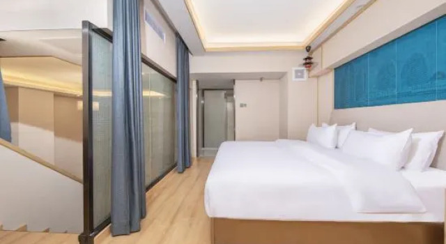 Люкс Luxury Courtyard by Marriott (Guilin Wuyue Plaza Liangjiang Airport Branch)