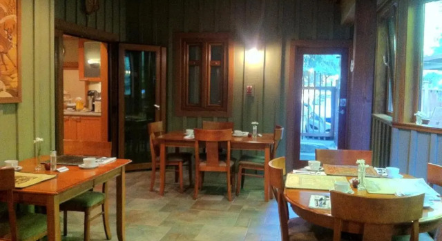 Шале Whistler Alpine Chalet Retreat & Wellness