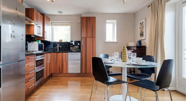 Апартаменты Panoramic Docklands Home