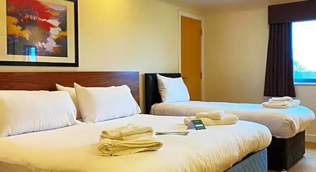 Трёхместный номер Comfort Boston West Hotel