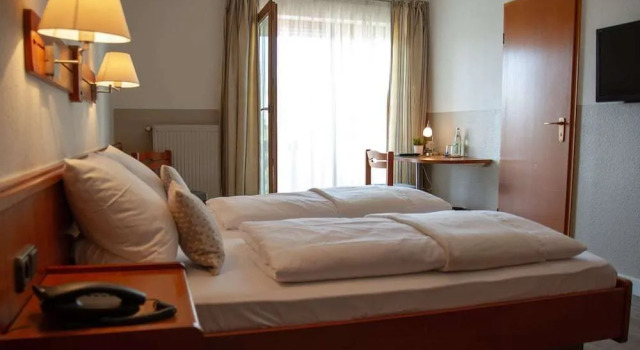 Hotel Restaurant Bastei, Varaa Hotelli Hotellit Baijeri pysäköinnillä, Pysäköinti