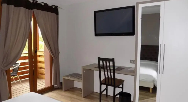 Трёхместный номер Standard Logis Hôtel Le Régal & Spa