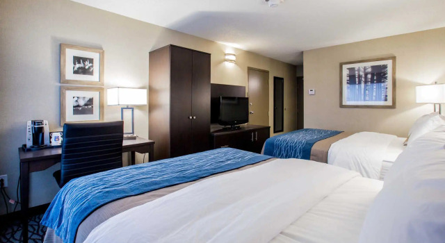Четырёхместный номер Standard Comfort Inn Montreal Aeroport