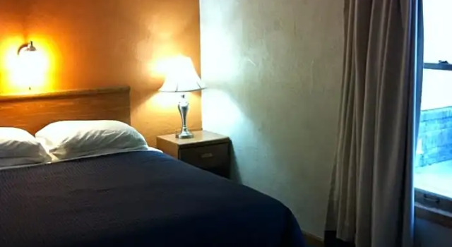 Люкс Deluxe East Street Inn & Suites