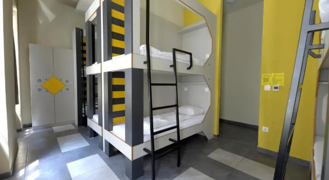 Кровать в общем номере (женский номер) The Hive Party Hostel Budapest