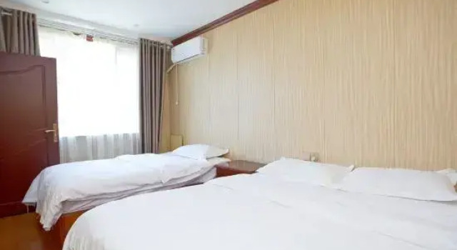 Люкс Xinyue Hotel (Urumqi Light Industry College)