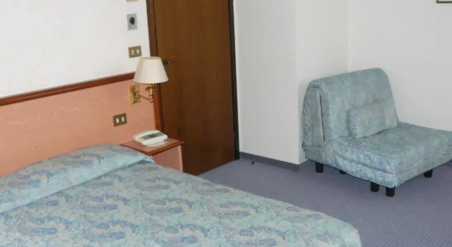 Двухместный номер Standard Confidence Hotel Europa