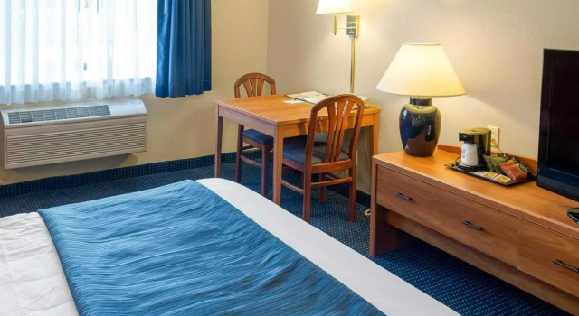 Номер Standard Quality Inn Lakeville North