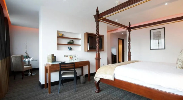 Полулюкс Rochestown Park Hotel & Leisure Centre