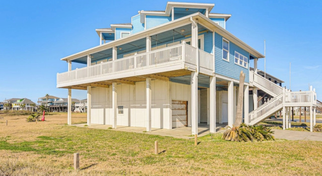 Steps to Sand: Spacious Crystal Beach Home w/ View, Book Feriehus Sommerhuse i Houston, Hytte