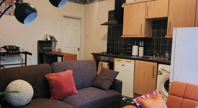 Апартаменты Charming Victorian Apartment in Central Wolverhampton