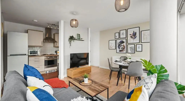 Апартаменты Contemporary, Modern, 2-Bed Apt, Prime Central Mk