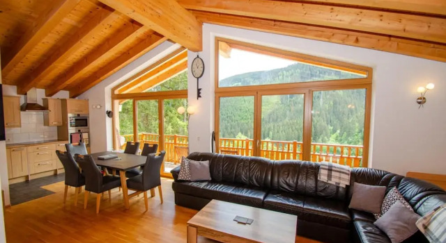 Ski Chalet Jim 300 m From ski Lift, Rezerwuj Chalet Hotele w Salzburg z parkingiem, Parking
