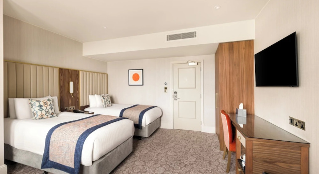 Четырёхместный номер Standard voco The Clifton Folkestone by IHG