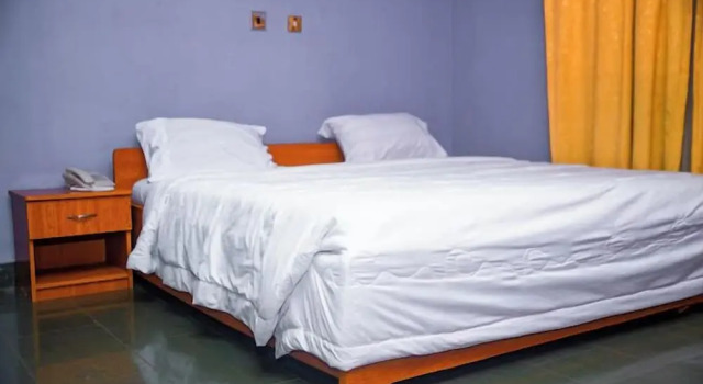 Номер Economy Continental Suites Ltd