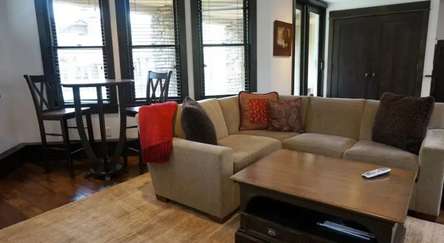 Ski in, Ski out, 3 Bedroom Luxury Residence on Fanny Hill in Snowmass Village