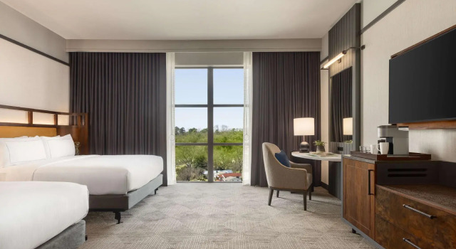 Четырёхместный номер Standard Valley Hotel Homewood Birmingham - Curio Collection By Hilton