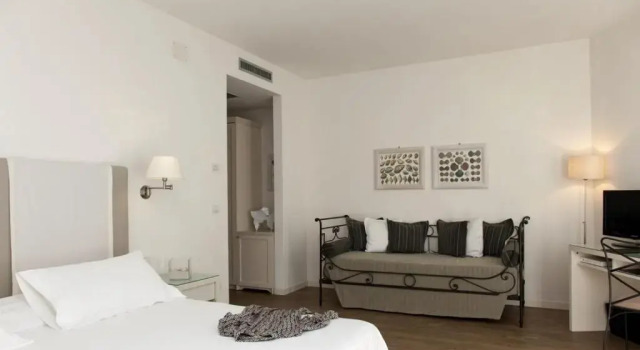 Run of House Hotel Ril