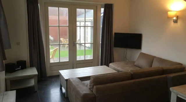 Kerkplein Vakanties, Book Hotel Vrouwenpolder 