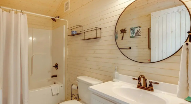 Коттедж 2 Mi to Carrabelle Beach: Home w/ Yard & Porch