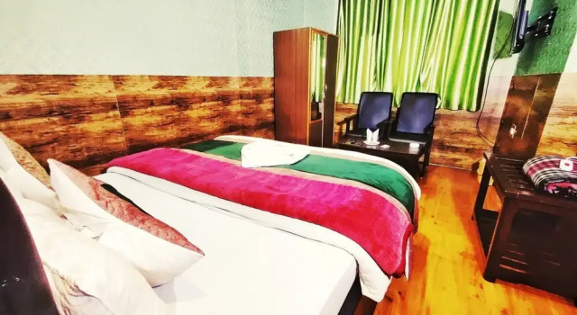 Darussalam Restaurant and Inn, Забронировать Отель Сринагар Jammu & Kashmir Ski