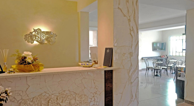 Hotel Villa Centa, Buchen Sie Hotel Varraze Palmenriviera