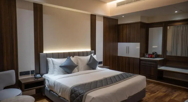 Двухместный номер Deluxe с балконом Hotel le Grandeur