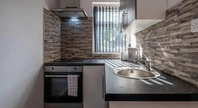 Lovely 13-bed House in Coventry, Varaa Hotelli Coventry West Midlands