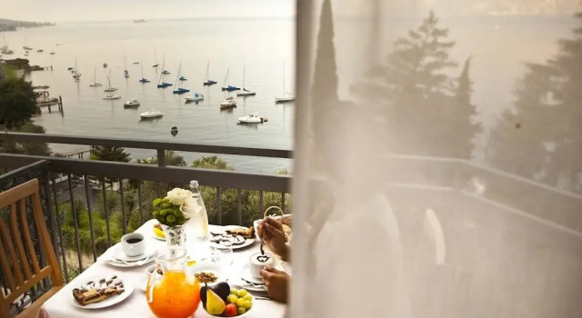 Двухместный номер Standard с балконом и с видом на озеро Hotel Villa Orizzonte