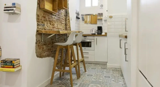 Space-saving Designer Apartment With One Bedroom in Chamberí, Madrid, Забронировать Апартаменты/квартира Шамбери Мадрид, рядом с Глориета-де-Куатро-Каминос