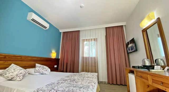 Трёхместный номер Standard с балконом и с красивым видом из окна Zehra Holiday Village - Halal Concept