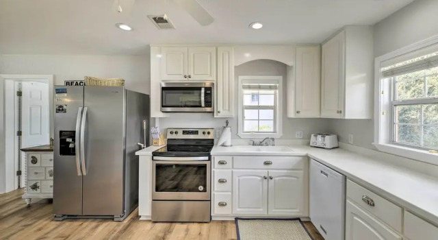 Коттедж Breezy PCB Retreat w/ Direct Beach Access!