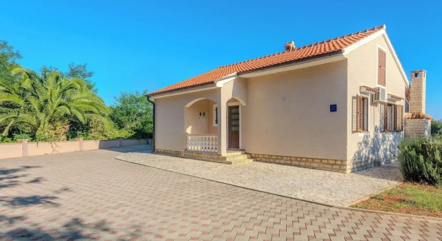 Holiday home Suric